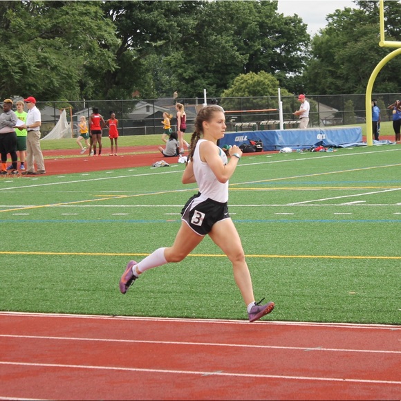 Meet your Posher, Lindsey - Picture 2 of 3